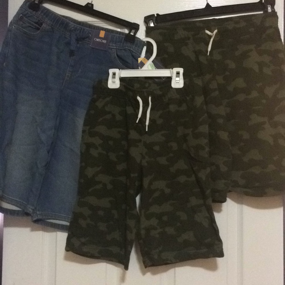 Lot of 3 pairs of boys shorts. Size large (12/14)